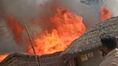 Photo of पटखौली में भीषण आग से कई घर जले, समय पर नही पहुँची फायर बिग्रेड की गाड़ी